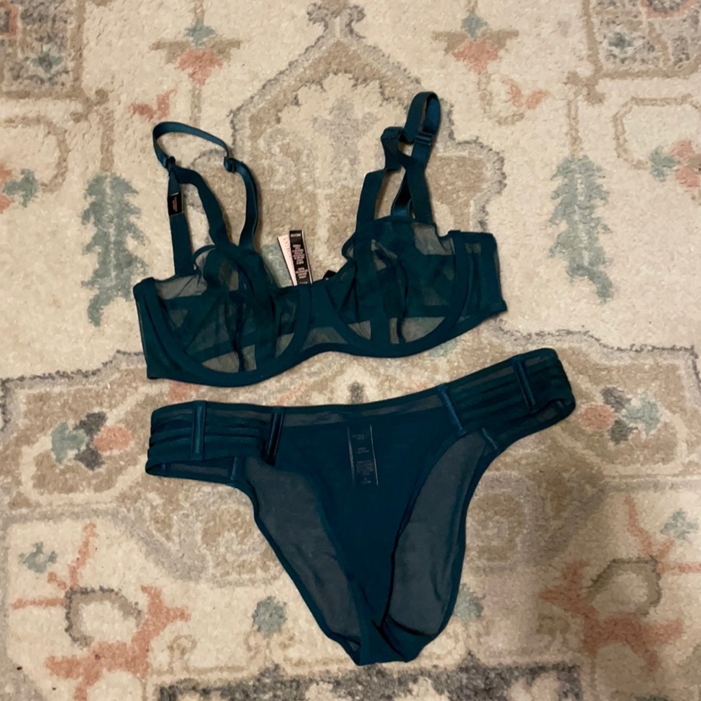 NTW Victoria’s Secret lingerie set